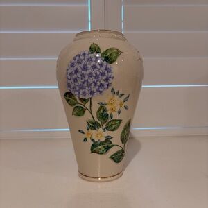 RETIRED LENOX Hydrangeas In Blue Porcelain  Vase 10 1'2” Made In U.S.A.